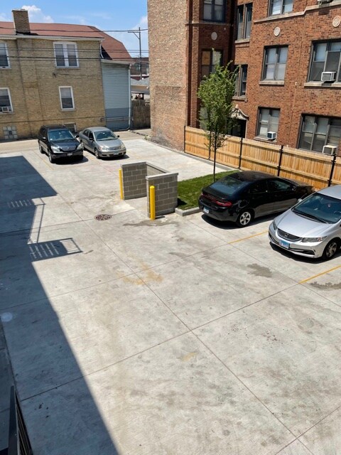 Building Photo - 5200 W Parker Ave