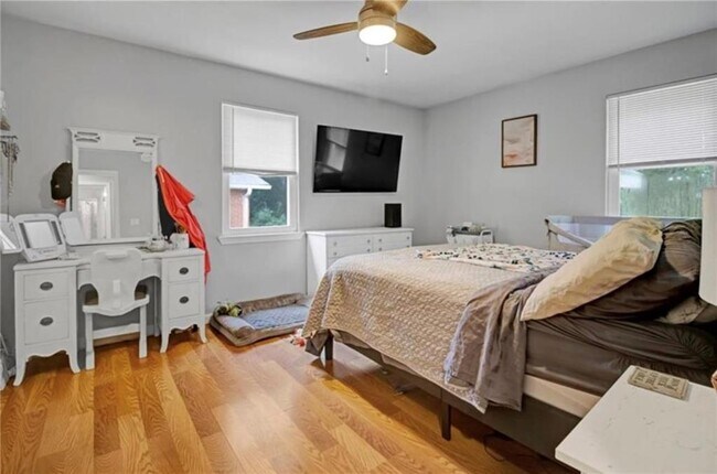 Building Photo - 1329 Plaza Ave SW