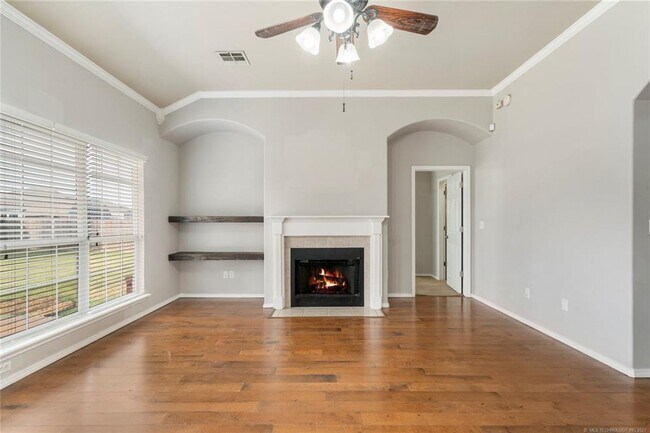 Building Photo - Glenpool Beauty!  3 Bedroom, 2 Bath Home