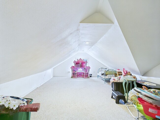 Building Photo - 1014 Redbud