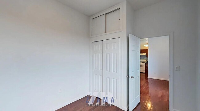 Building Photo - 68 Putnam Ave