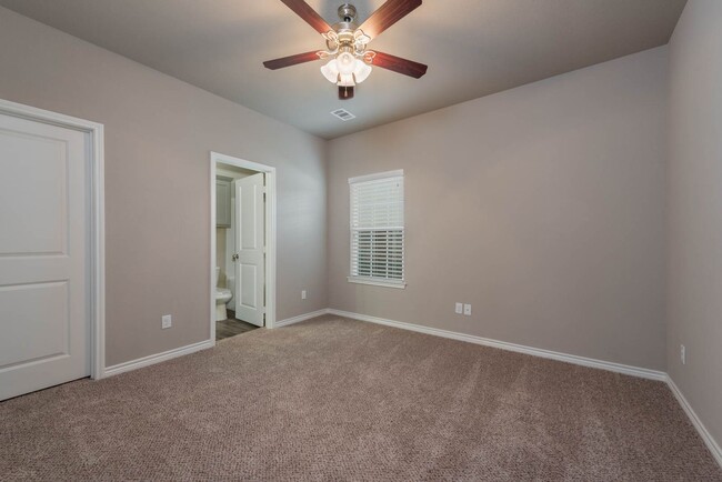 Building Photo - 5 Bed/5.5 bath luxury home in The Revelry!