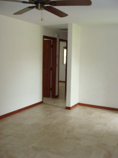 Building Photo - 2 Bed 1 bath Granite Countertops  Screen Porch Call Carole Arcaro Deltona Lakes Realty 386-216-4900