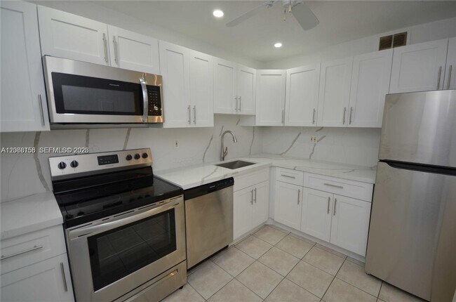 Building Photo - 7440 Miami Lakes Dr