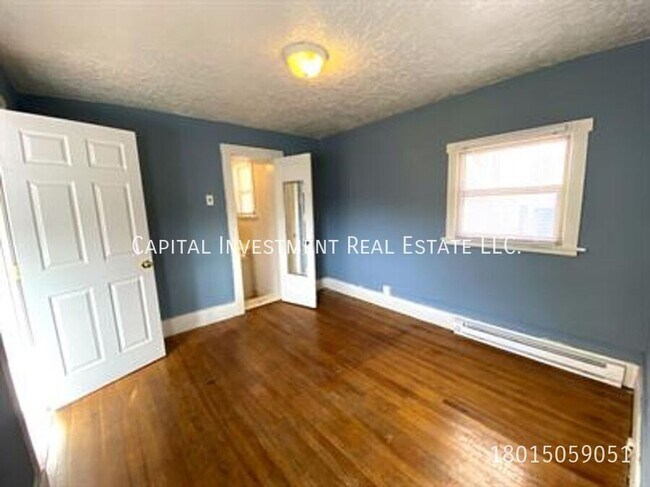 Building Photo - 470 E 300 S