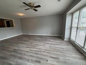 Building Photo - 4947-4947 7 Pine Cir