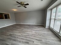 Building Photo - 4947-4947 7 Pine Cir