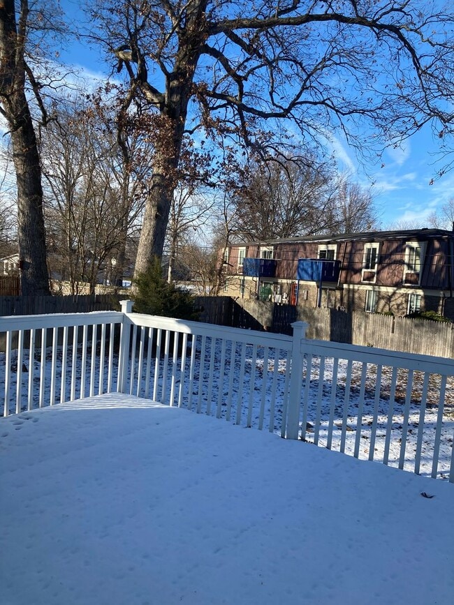 Building Photo - Move in bonus! Charming two story 2 bedroom home