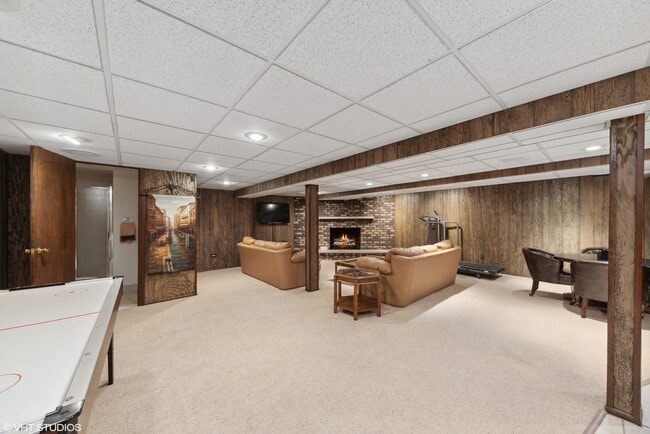 Building Photo - 1807 N Larch Dr