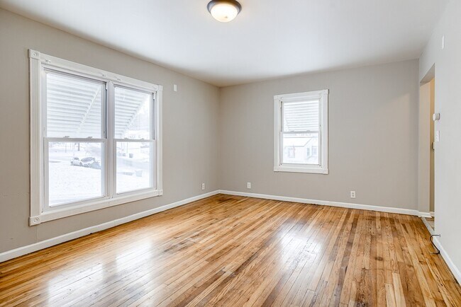 Building Photo - 6905 N 33rd St