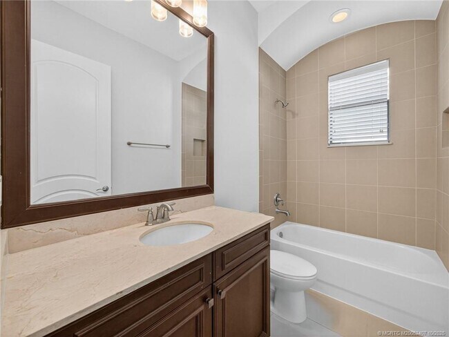 Building Photo - 259 Calmo Cir