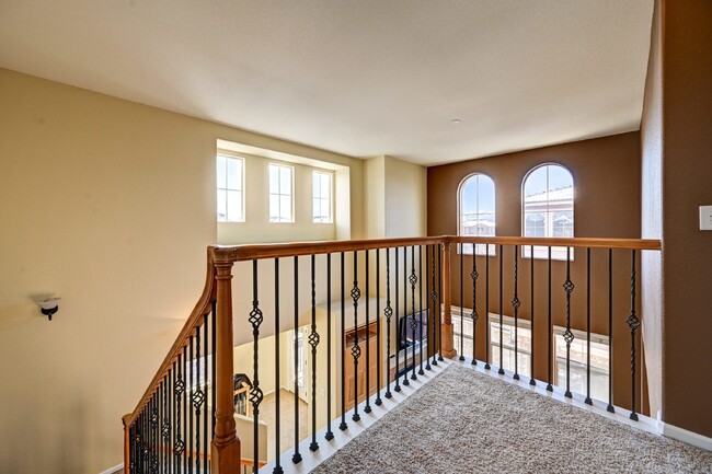 Building Photo - $2,675 - 2 Bed, 2 Bath Updated Condo in Hi...