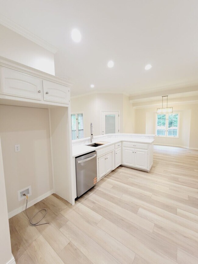 Building Photo - Lots Of New in Marlborough Manor w/ 3 Car Garage