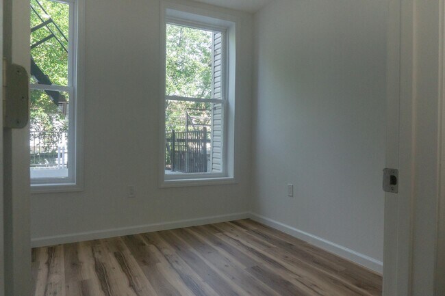 Building Photo - 576 Newark Ave