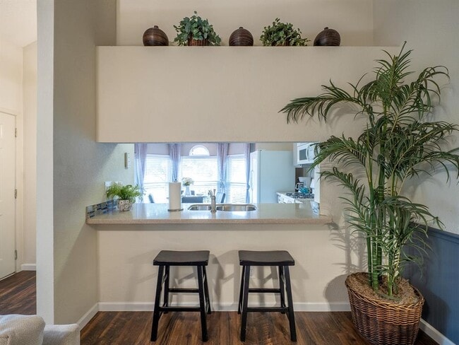 Building Photo - 16911 Village Oak Loop