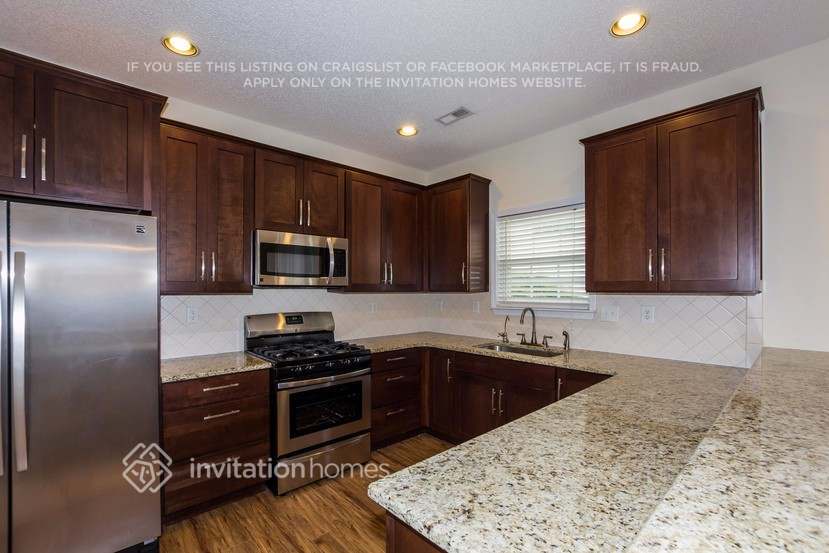 Building Photo - 9220 Meadowmont View Dr