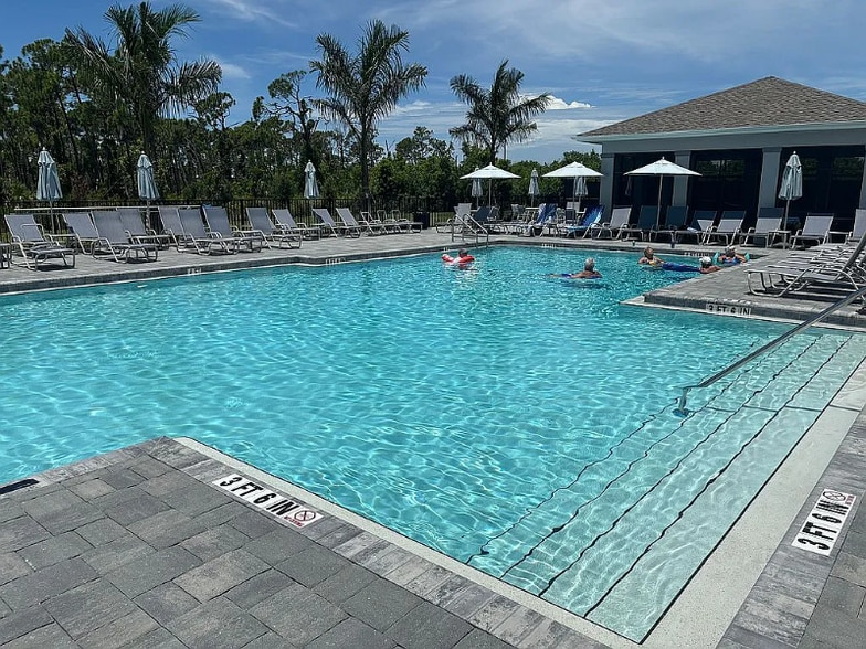 Building Photo - 8256 Shr Lk Dr