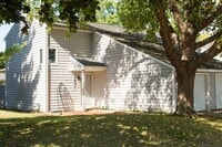 Building Photo - Newly remodeled Kitchen and Baths!