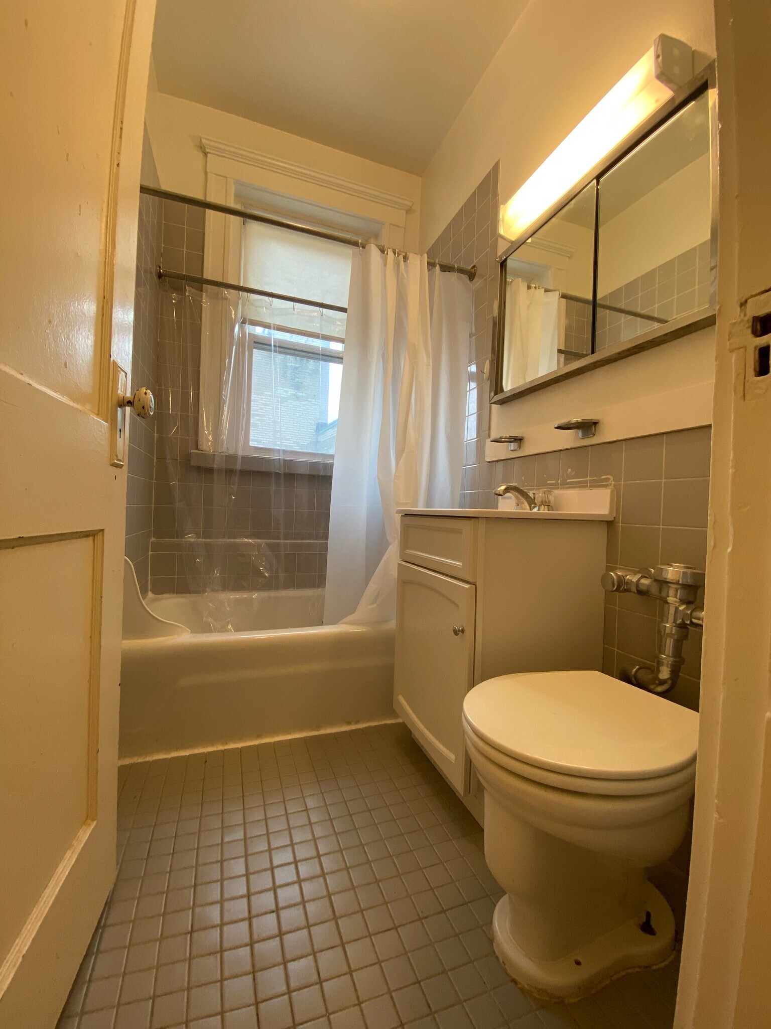 Building Photo - 131 Park Dr