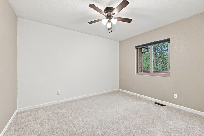 Building Photo - 34431 Chilton Ave
