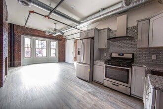 Building Photo - 490 Pearl St