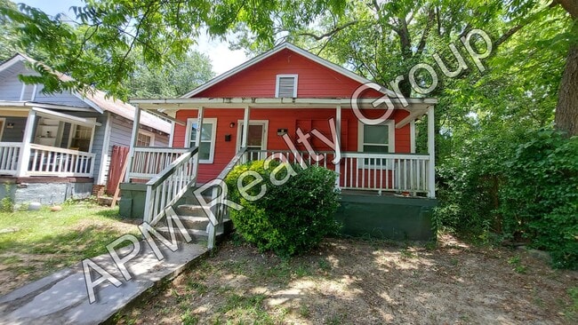Building Photo - Renovated house in Melrose Heights