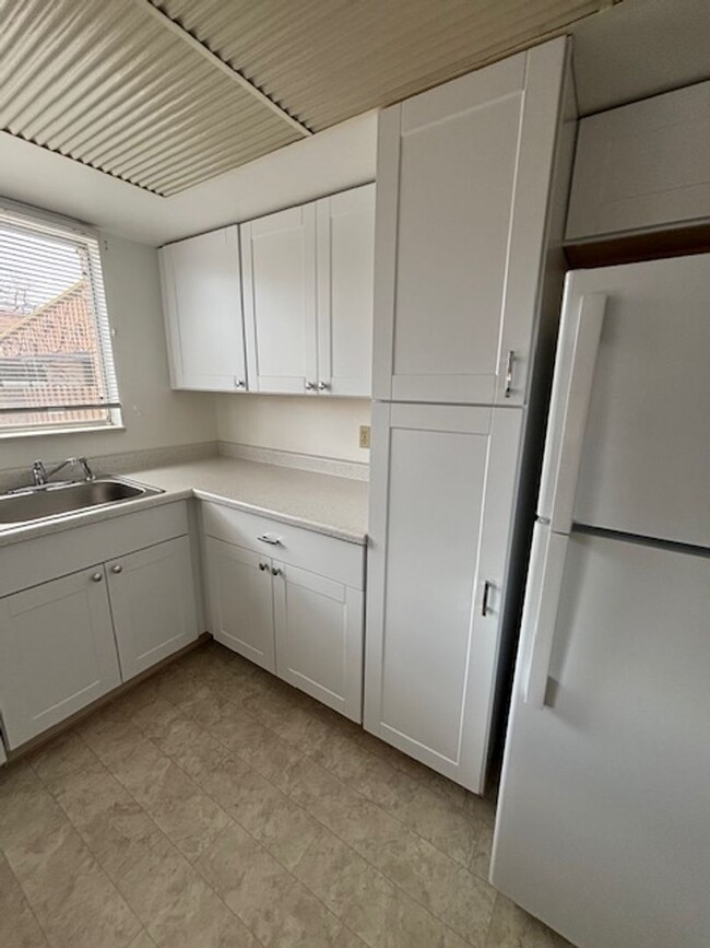 Building Photo - Updated 2 bd/3ba Townhome in Lakewood