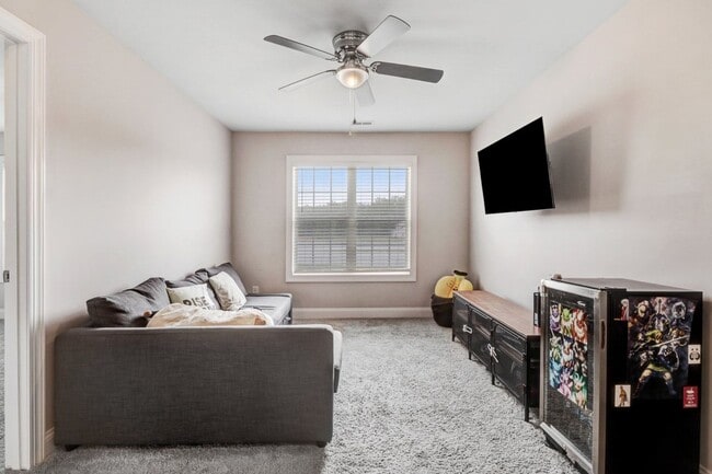 Building Photo - STUNNING & SPACIOUS 4 BR | 2.5 BA 2-Story *Pikeville School District*