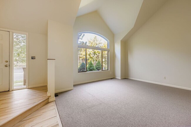 Building Photo - 4854 Franklin Dr