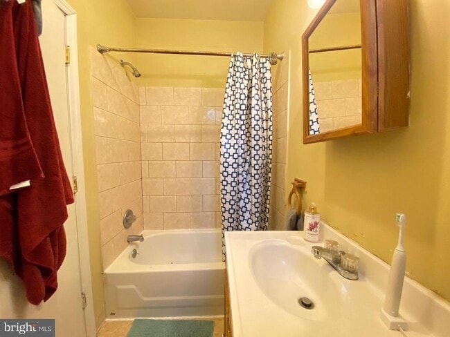 Building Photo - 1435 W Norris St