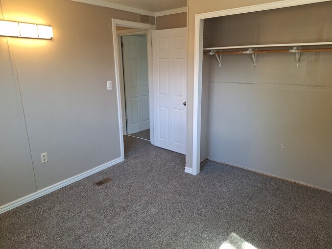Building Photo - 512 Windsor Ln