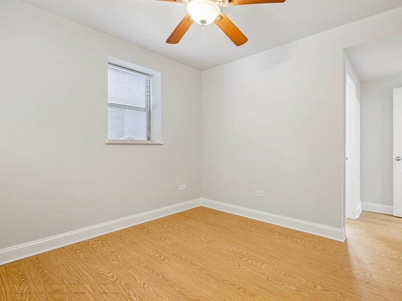 Building Photo - 1346 W Howard St