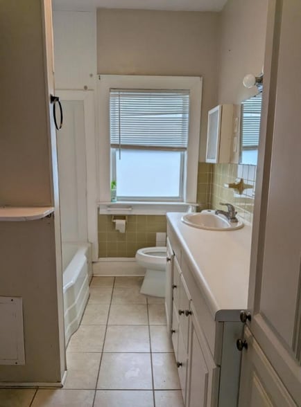 Building Photo - 1008 Lake Ave