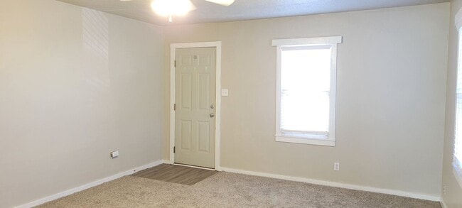 Building Photo - LARGE HOME QUIET STREET