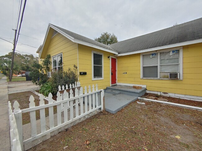 Primary Photo - 826 14th St S