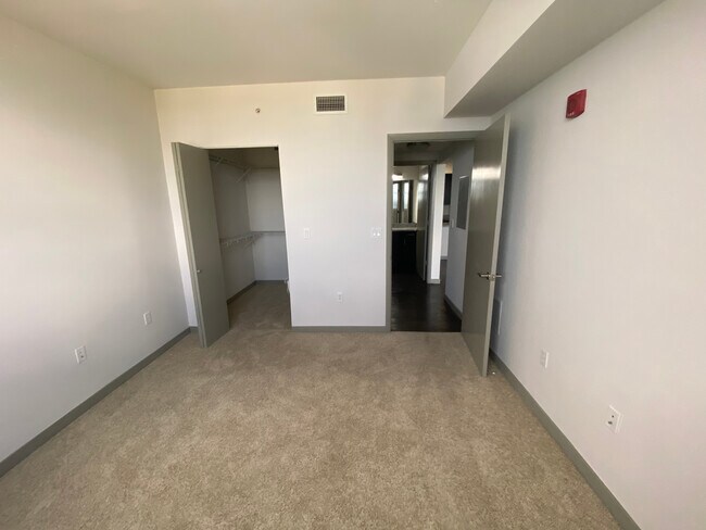 Building Photo - 7951 NE Bayshore Ct