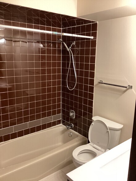 Building Photo - 9839 Ridgeland Ave