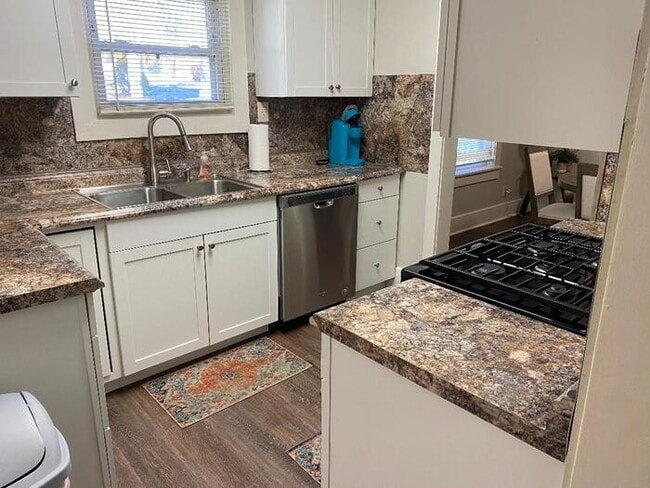 Building Photo - 2 Bedroom house.