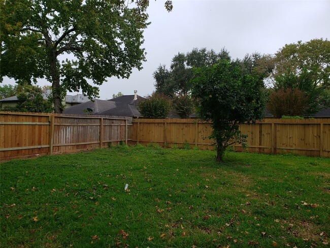 Building Photo - 1911 Richmond Vantage Dr