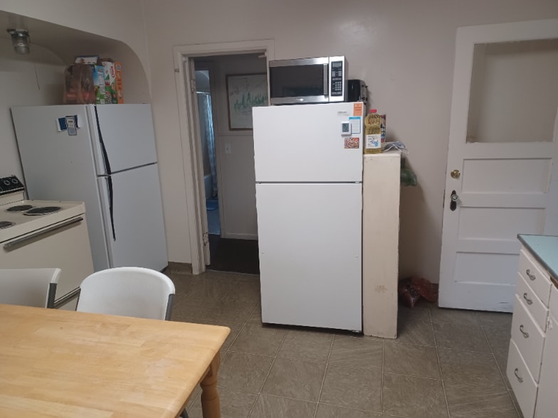 Building Photo - 748 N 700 E