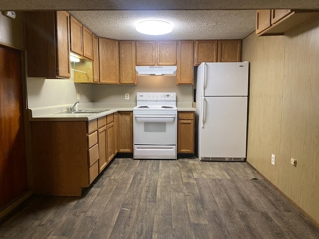 Building Photo - 819 E Hibiscus Ave