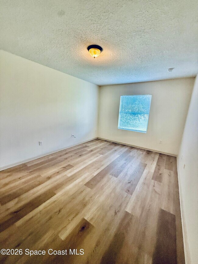 Building Photo - 3206 Tarpon Ave SE