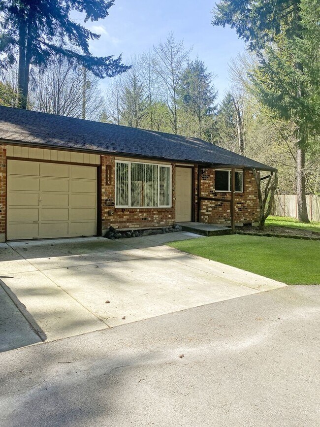 Primary Photo - 11718-11718 90th Ave E