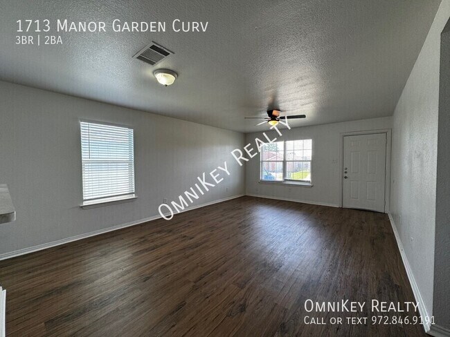 Building Photo - 1713 Manor Garden Curve