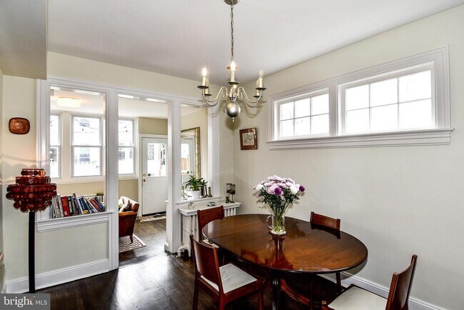Building Photo - 2426 Observatory Pl NW