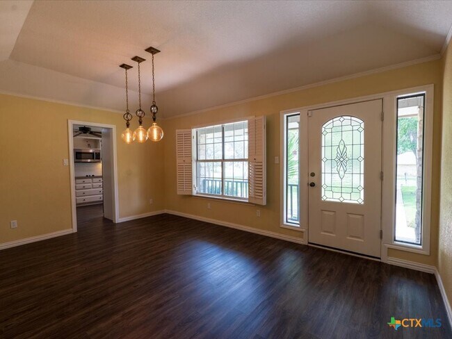 Building Photo - 300 Las Plumas Dr