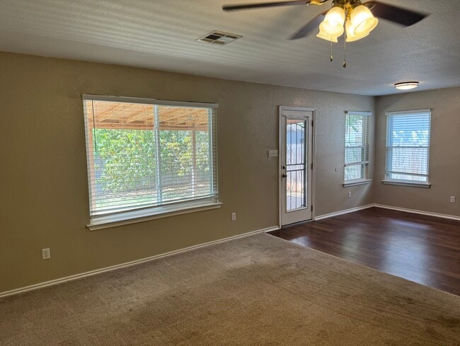 Building Photo - 450 Carriage Way