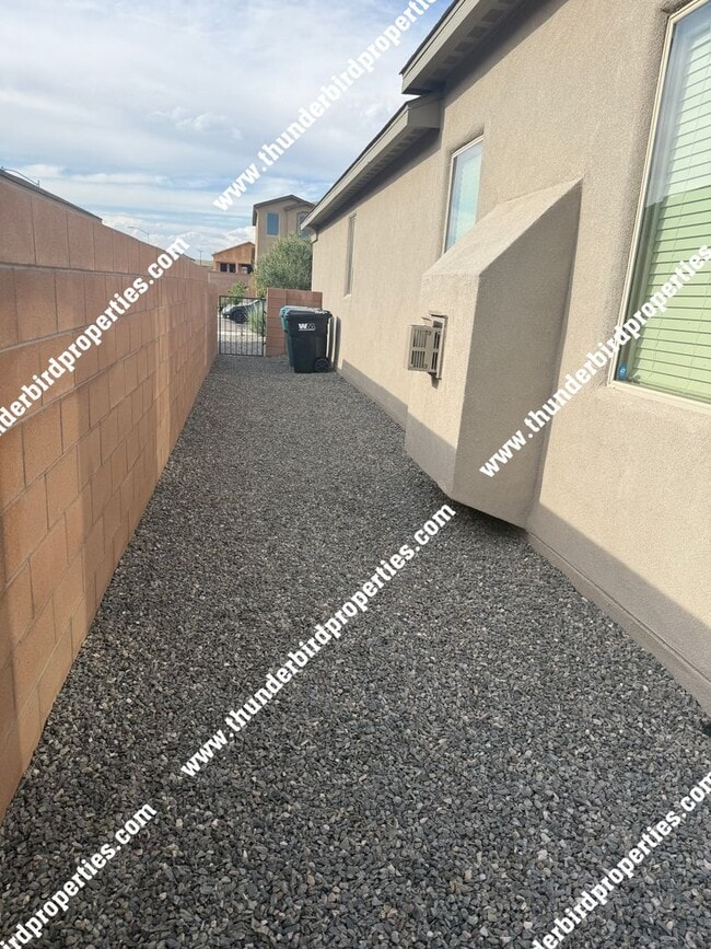 Building Photo - Great 4 bedroom home - Rio Rancho