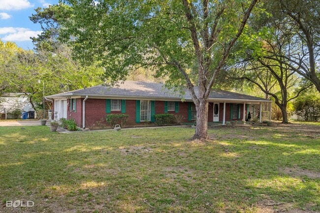 Building Photo - Country LIving!! MOVE IN SPECIAL HALF OFF FIRST MONTHS RENT