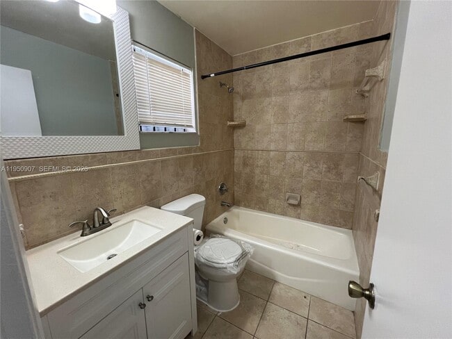 Building Photo - 809 NE 214th Ln